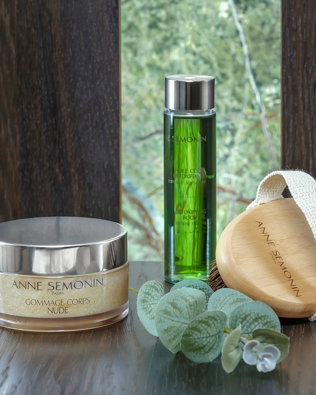 https://www.instagram.com/p/CnNAgTAqIWw/[SHARP-CAPTION]GET NEW SKIN — FAST 🧚🏼

Get new skin in a flash with the Nude Body Scrub and Detoxifying Body Oil. Use the Bora Bora White Sand Scrub twice a week (apply to damp skin after your shower or bath) and the moisturising, nourishing oil as needed (apply to clean, dry skin).

-

FROM SCRATCH 🧚🏼

Faîtes peau neuve en un clin d’œil grâce au Gommage Corps Nude et à l’Huile Corps Détoxifiante. Le Gommage au sable blanc de Bora Bora s’utilise 2x/semaine (après votr
