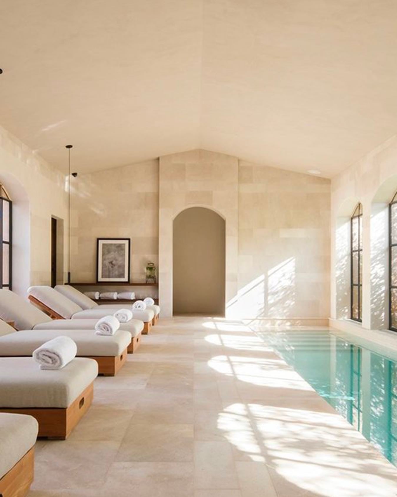https://www.instagram.com/p/CnH3RZWNilA/[SHARP-CAPTION]ANNE SEMONIN SPAS 🧖🏼
 
Why not treat yourself to a rejuvenating break in 2023? Head to one of the global luxury hotels that host our spas. Palma de Mallorca, the Maldives, Greece, Dubai, Hong Kong, Mauritius, Ireland: discover all the destination hotels on our website. 

-

LES SPAS ANNE SEMONIN 🧖🏼‍♀️ 
 
Que diriez-vous de vous offrir une retraite ressourçante en 2023 ? Rendez-vous dans l’un des nombreux luxueux hôtels hébergeant nos spas à travers le m
