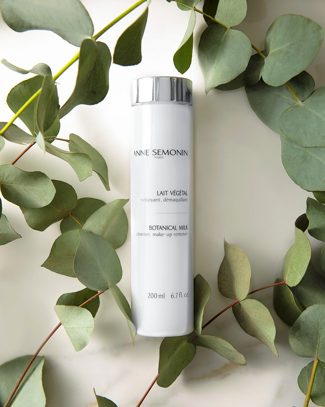 https://www.instagram.com/p/CnpXRUHKjTC/[SHARP-CAPTION]SOFT & SOOTHING ☁️

White is a pure, soothing, fresh colour, much like this Botanical Milk! Its light texture removes impurities and make-up, while its hazelnut oil and seaweed extracts soften, hydrate, and protect your skin.

___

DOUX & APAISANT ☁️

Le blanc : couleur pure, apaisante, fraîche… À l’image de ce Lait Végétal ! Sa texture légère élimine les impuretés et le maquillage tout en adoucissant, réhydratant et protégeant votre peau grâce à l’huil